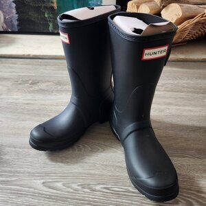 NWT - Hunter Black Rain Boots (Short) - size 6